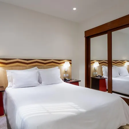 فندق Center By Alboi Group أفيرو